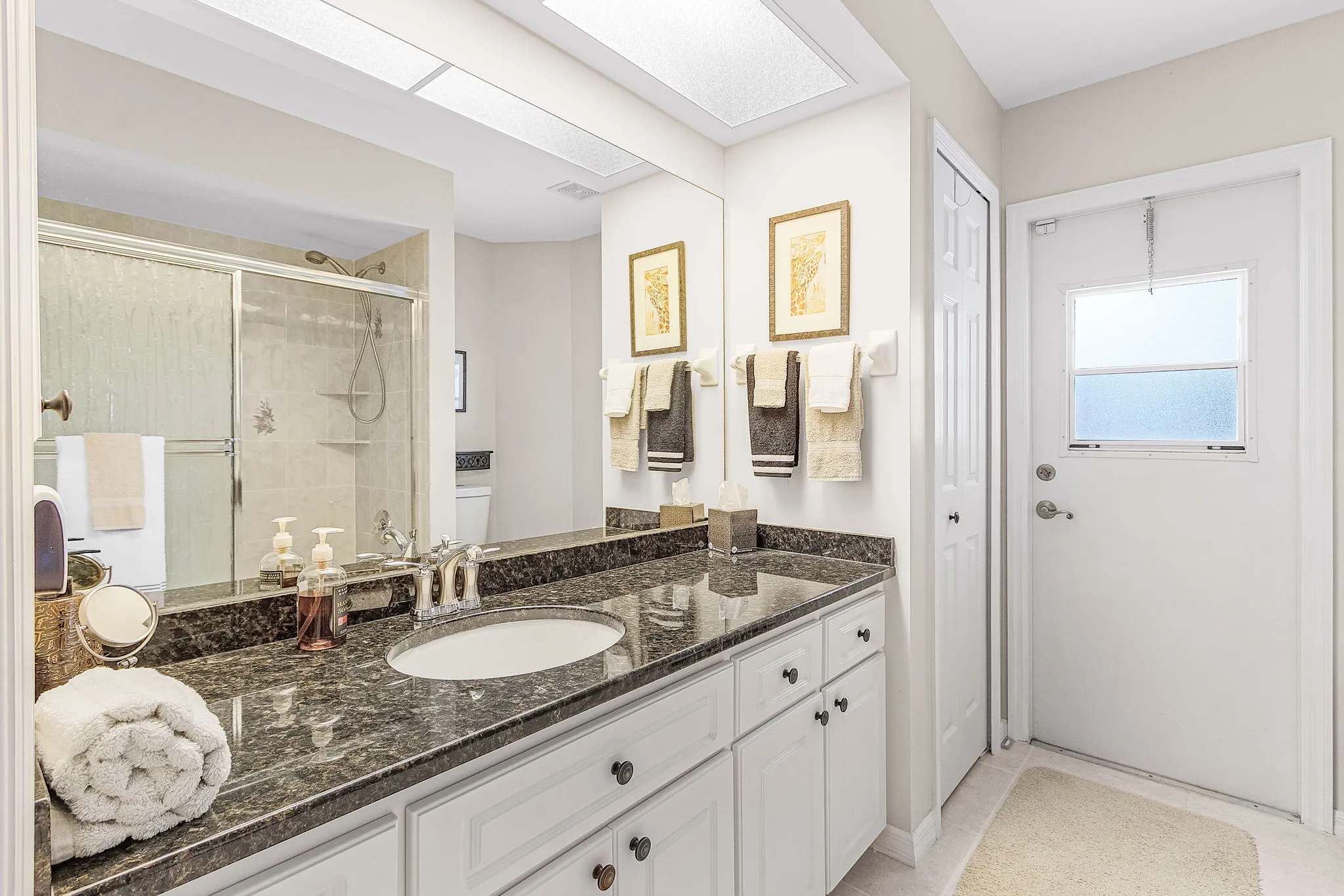 Guest Bathroom Guest Bathroom